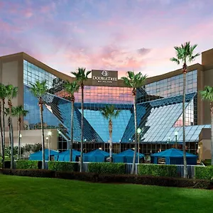 *** Hotel Doubletree By Hilton Airport USA