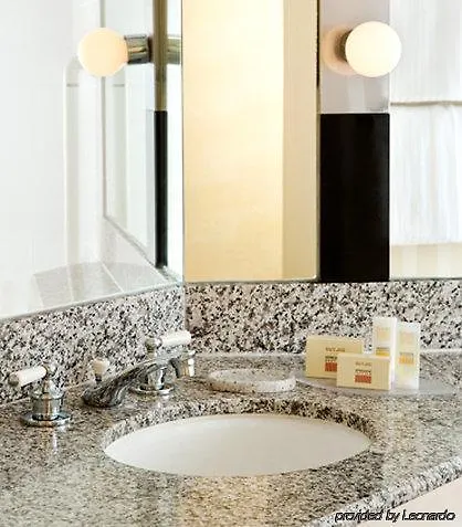 Courtyard By Marriott Long Beach Downtown Hotel
