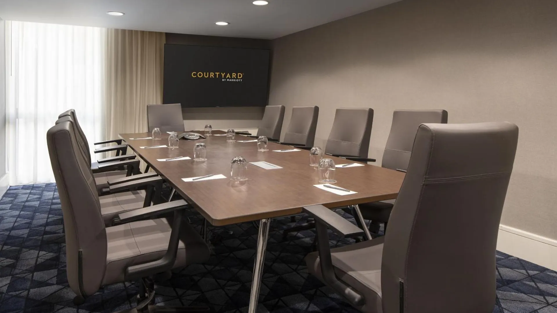 Courtyard By Marriott Long Beach Downtown 3*,
