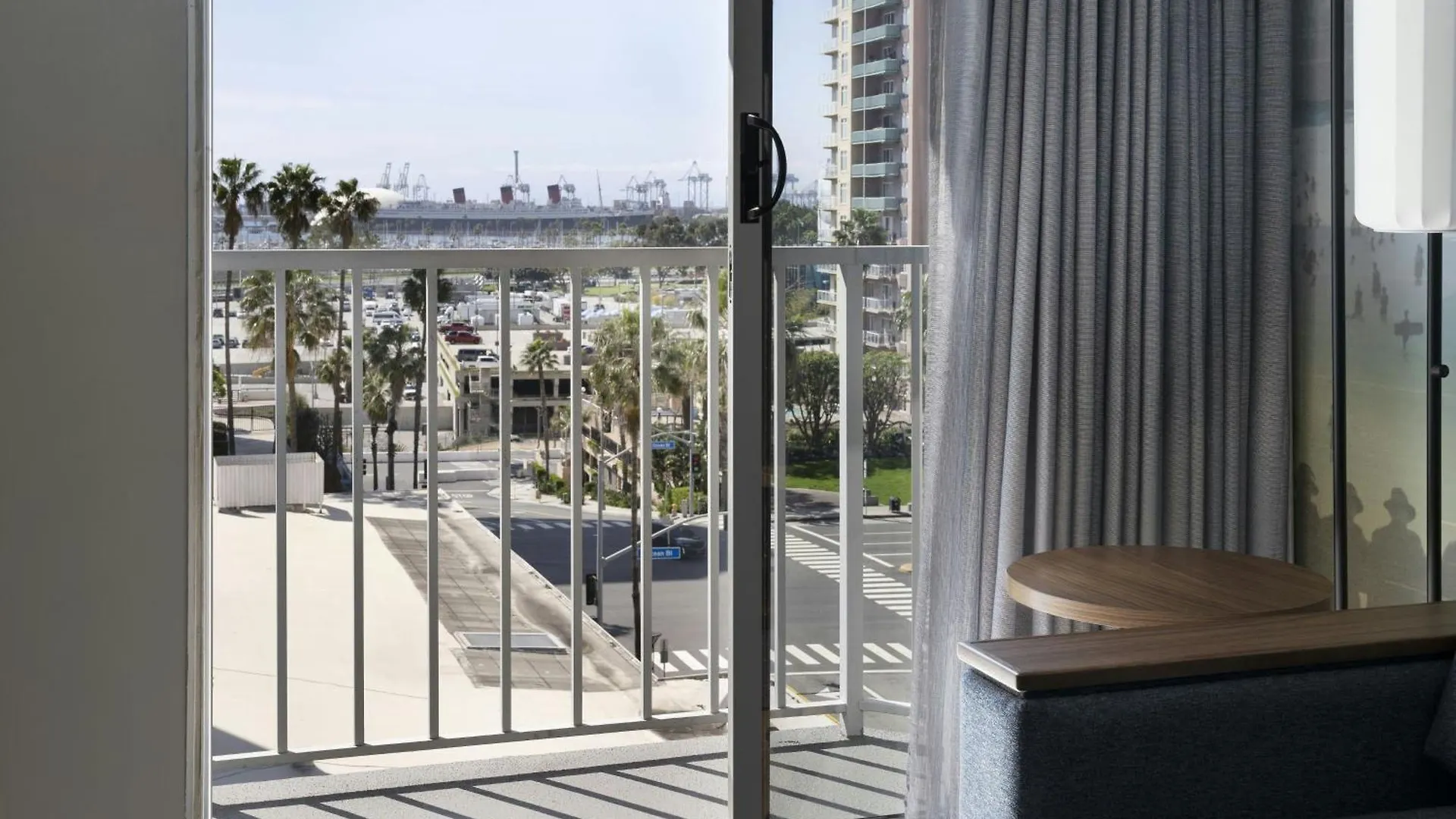Courtyard By Marriott Long Beach Downtown 3*,