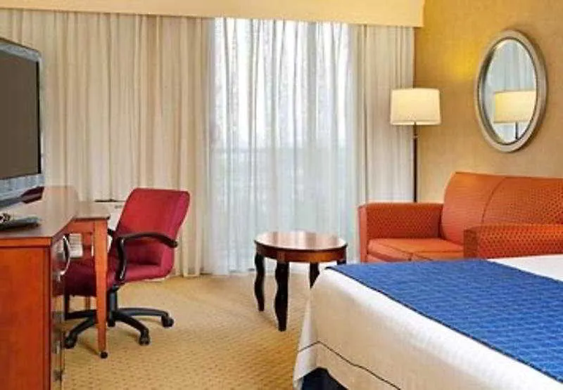 Courtyard By Marriott Long Beach Downtown Hotel